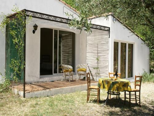 Vergeze Villa | Mediterranean Garden Retreat