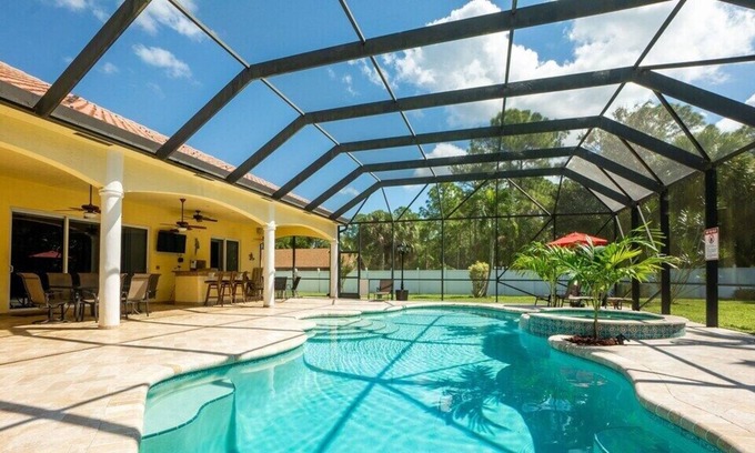 Jupiter House | Mediterranean-inspired 4,000 sq ft home, 6Bd/4Bth, sleeps 13 and Fido too!