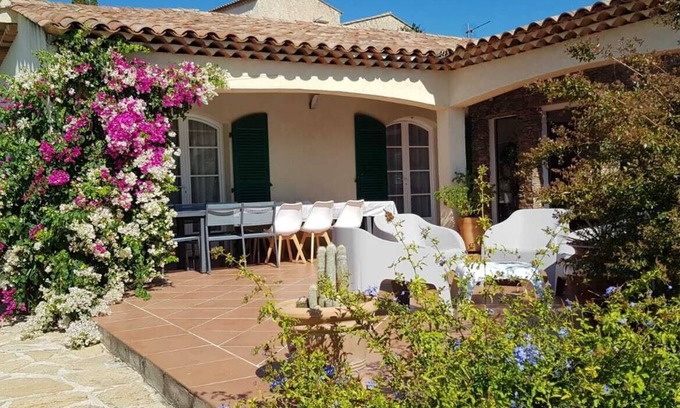 Ceyreste Villa | Mediterranean Villa 3 bedrooms 2 bathrooms, swimming pool and garden