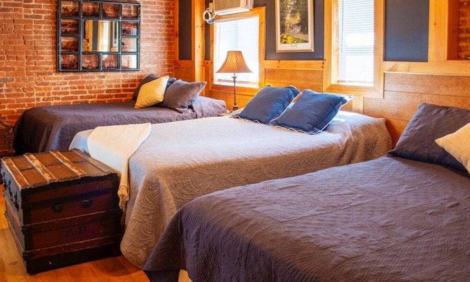 Union City Apartment | MEGA See NY NOW - Midtown 9 Bedrooms, 18 Beds, 5 Bathrooms, 2 Kitchens-Sleeps 35