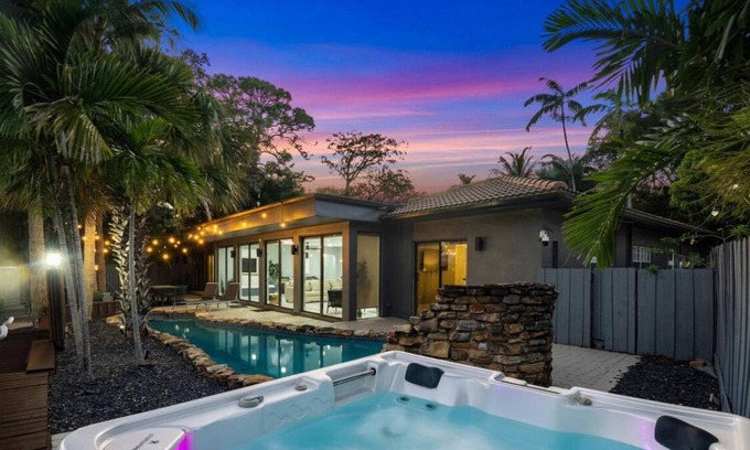 Lauderdale Isles House | Mega-Yacht Showcase Villa with Pool Table/Marble