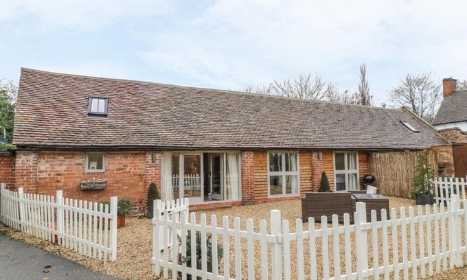 Tiddington House | Megs Cottage