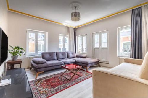 Taksim Apartment | Melissa Home Cozy Balcony