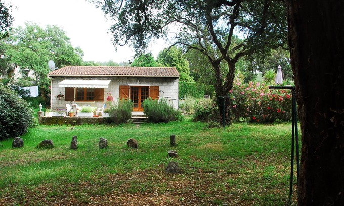 Sartene Villa | Melissa typical Corsican sheepfold in a quiet forest of cork oaks