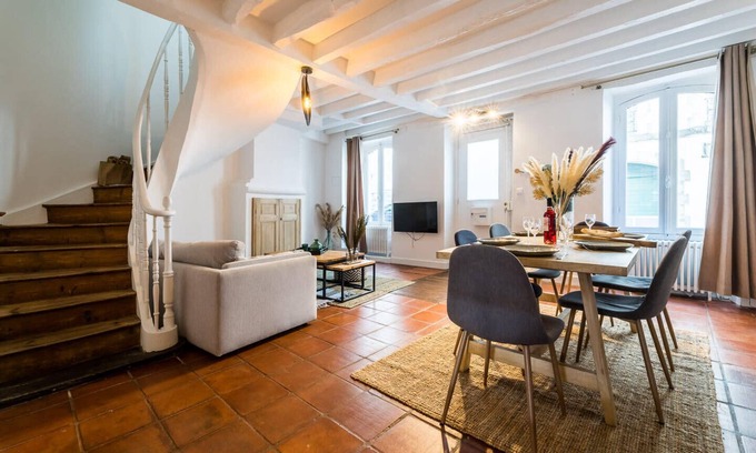 Biarritz City Centre House | MELLOW . KEYWEEK. Biarritz town house