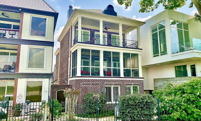 Downtown Memphis House | Memphis Dream House - 6 bedrooms - ON THE RIVER - Pool + Elevator + Gym + VIEWS