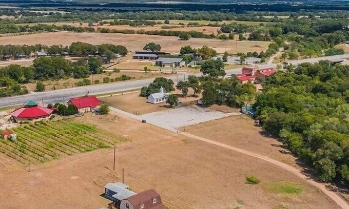 Fredericksburg Cabin | Mendelbaum - Peach Cabin