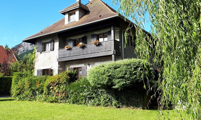 Menthon-Saint-Bernard House | Menthon St Bernard - beautiful lakeside house with private dock