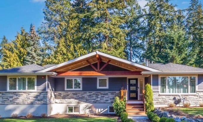 Mercer Island House | Mercer Island Modern Family-Friendly Home | I-90