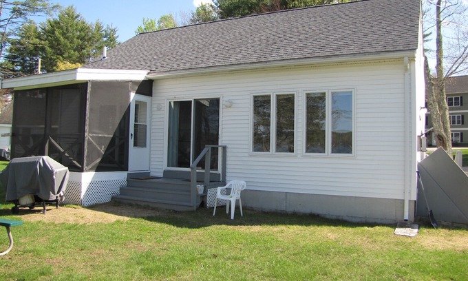 Meredith House | Meredith, Modern 4 bdrm, 2 bath, Lakefront home close to downtown, central air.