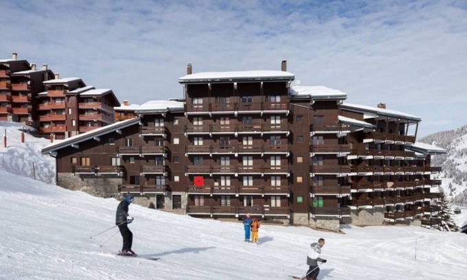 Meribel-Mottaret Apartment | MERIBEL-MOTTARET Apartment Ski in ski out 1800m balcony south mountain view