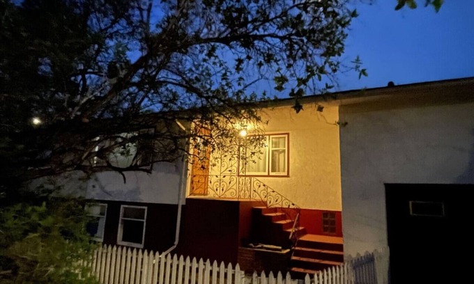 Bridgeland House | Merlot House – Retro Wine-Inspired Stay Near Downtown & Stampede Grounds