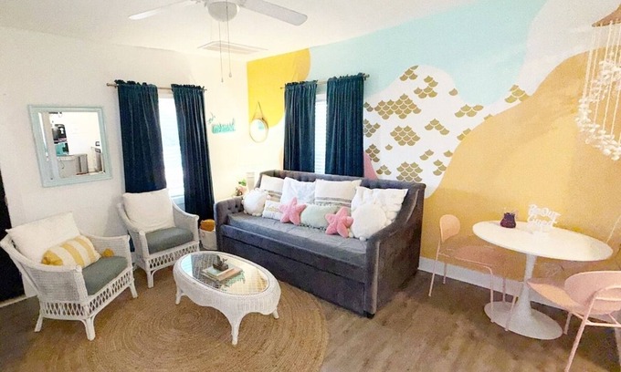 Wilmington House | MerManor by the Cargo District