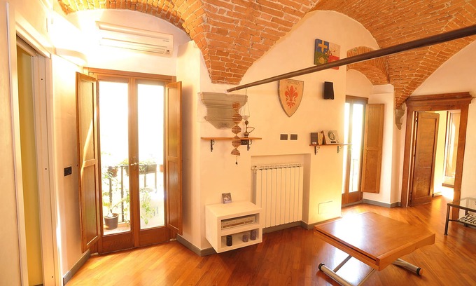 Santo Spirito Apartment | Merville House Central Florence