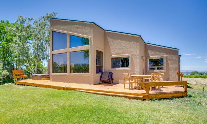 Palisade House | Mesa View House with Hot Tub Walk to Winery!