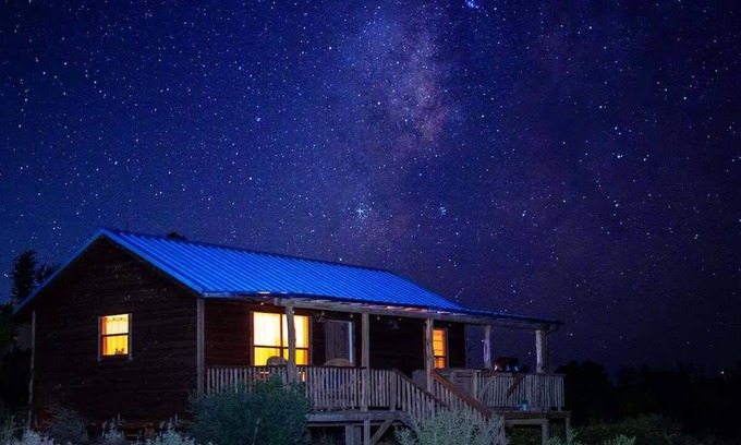 Fredericksburg Cabin | Mesquite Cabin w/Hot-Tub + Hill Country Views!