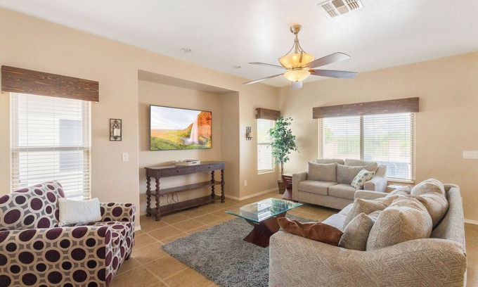 Sierra Vista House | Mesquite Ridge- with office, games and amazing Views!