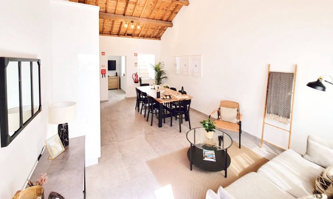 Praia da Vitoria House | MF Terceira - Villa With Terrace & Ocean Views