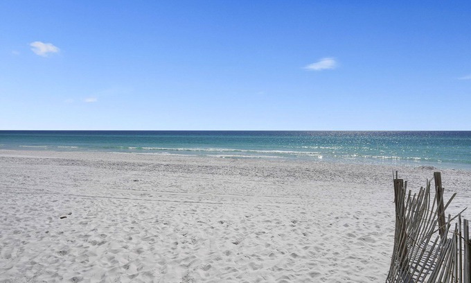 Emerald Waters Village House | Mia-Mar Villa - Luxurious Pet-Friendly Vacation Rental with Private Pool in Miramar Beach