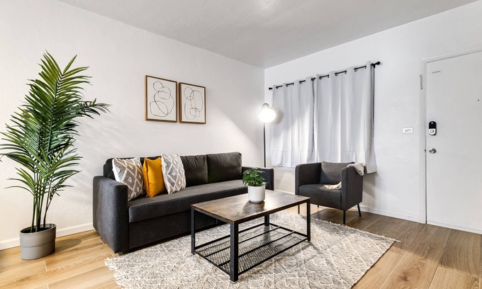 Virginia Gardens Apartment | Miami Airport 2-bedroom unit with speedy Wi-Fi/MIA - Virginia #8