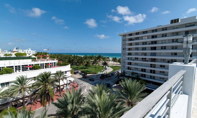 South Pointe Condo | Miami Beach 3BD Luxury Condo Suite (201)