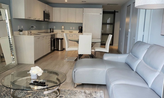 Brickell Condo | Miami Escape: 1BR+Den near Best! Nightlife, Restaurants, Shops & Luxe Amenities