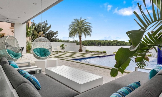 Sunny Isles Beach House | Miami Modern Heated Pool & Dock