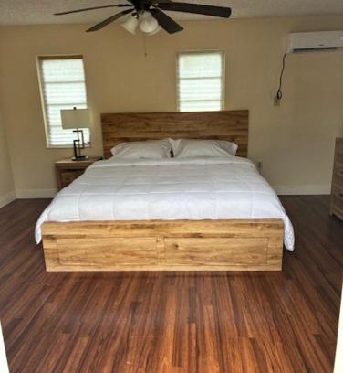 Flagami House | Miami Spacious Executive Suite