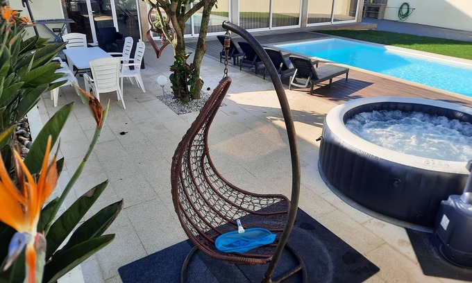 Belinho Villa | Michel's House with pool, jacuzzi 1 km from the beach