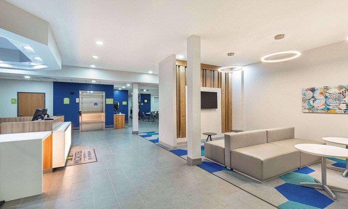 Opelika Hotel | Microtel Inn & Suites by Wyndham Opelika
