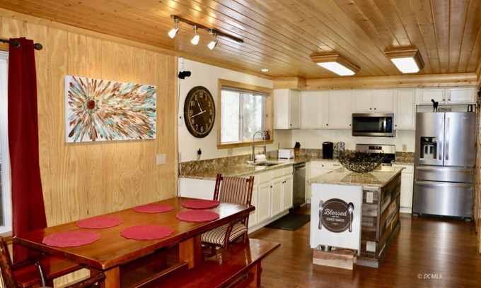 Duck Creek Village Cabin | Mid-Canyon Cabin near Bryce and Zion National Parks