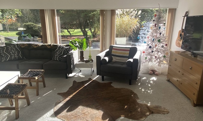 Pleasant Valley House | Mid century 7 acre private property 20 minutes from PDX airport