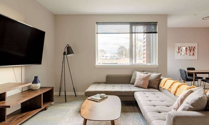 Ladd's Addition Apartment | Mid-Century Apartment on Hawthorne - Thrift & Eat