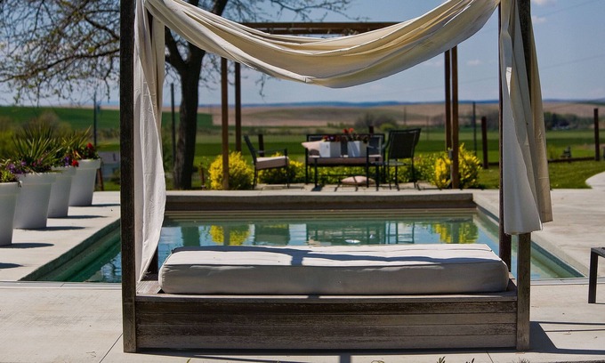 Walla Walla House | Mid-Century Country Estate, With Pool, Close to Walla Walla