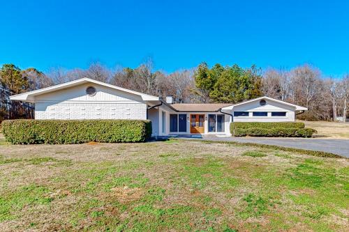 Calhoun House | Mid-Century in Calhoun