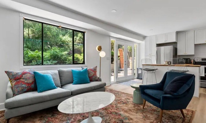 West Kelowna Estates Apartment | Mid-Century Modern Dream Retreat