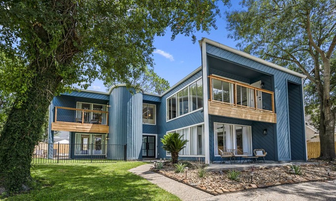 Seven Coves House | Mid-Century Modern Home w/ Lakeview's and Private Pool- Sleeps 12
