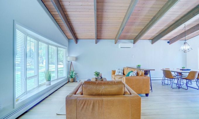 Beachwood-Bluffton House | Mid-Century Modern with a "Star Wars" Twist