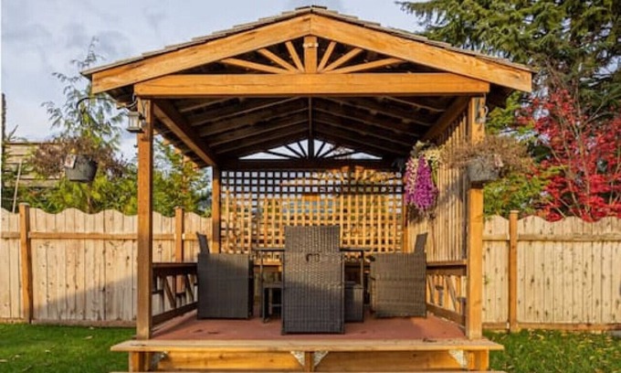 Squamish House | Mid-Century Mountain Escape