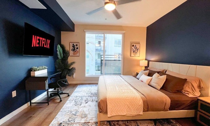 Beverly Hills Apartment | Mid Century With Pool GYM and Parking 10min to Cedars