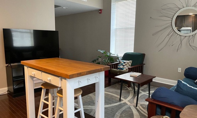 Downtown Knoxville Apartment | Mid Mod,Great Location, Heart of downtown Knoxville