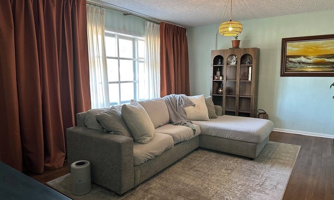 Norfolk - Virginia Beach House | Midcentury traditional house in delightful Norfolk with AC, WiFi, fitness room