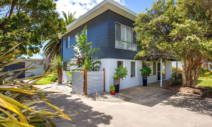 Culburra Beach House | Middle Sea - Pet Friendly - 5 Mins Walk to Beach