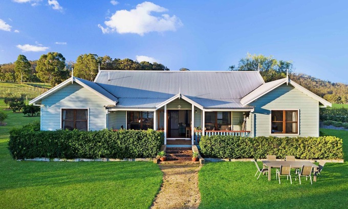 Lovedale Cottage | Midnight's Promise - Promise 2 - Vineyard accommodation with valley views