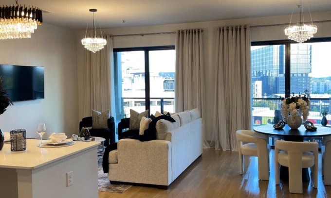 Home Park Apartment | Midtown Atlanta Luxury Suite