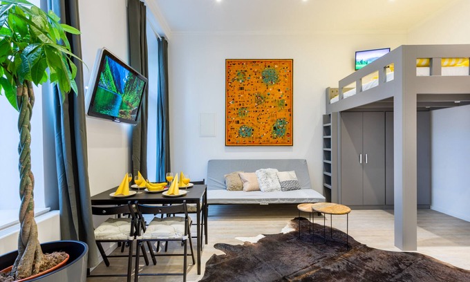 Charlottenburg Apartment | Mierendorffplatz Studio Rental: Your Urban Sanctuary