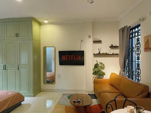 Hanoi Backpacker Quarter Apartment | Migo Housing - Lift Access - Hanoi Beer Street - Central and Spacious - Ensuite Kitchen - Ensuite Bathroom