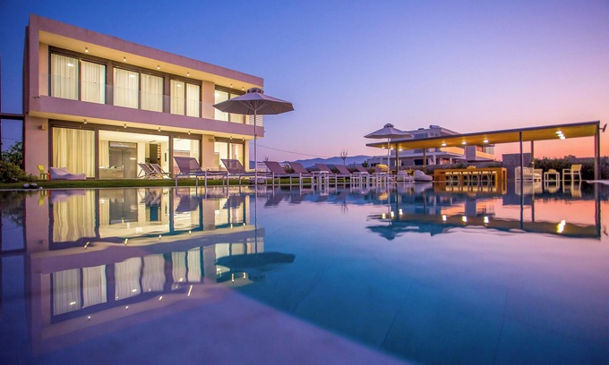 Fanai Villa | Miguel Luxury Beachfront Villa with Jacuzzi & Private Beach