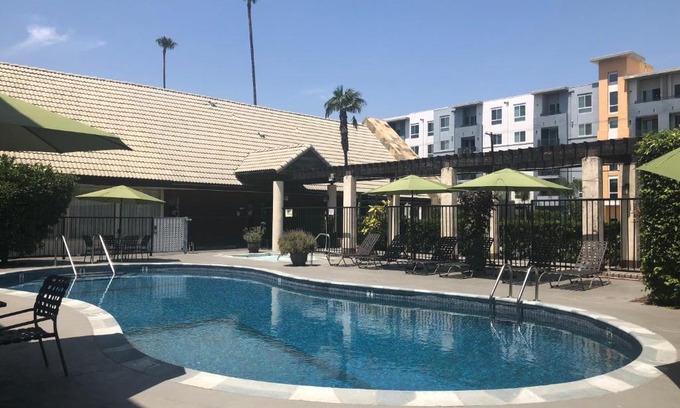 North Hollywood Hotel | Mikado Hotel