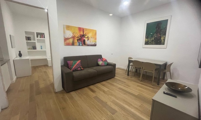 Lorenteggio Apartment | Milano bilocale recently renovated, close to Milano Duomo 10 min auto